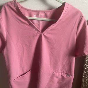 Chalk Pink fig scrubs. Size XL
Only used 3 times. Pants are joggers. Like new.